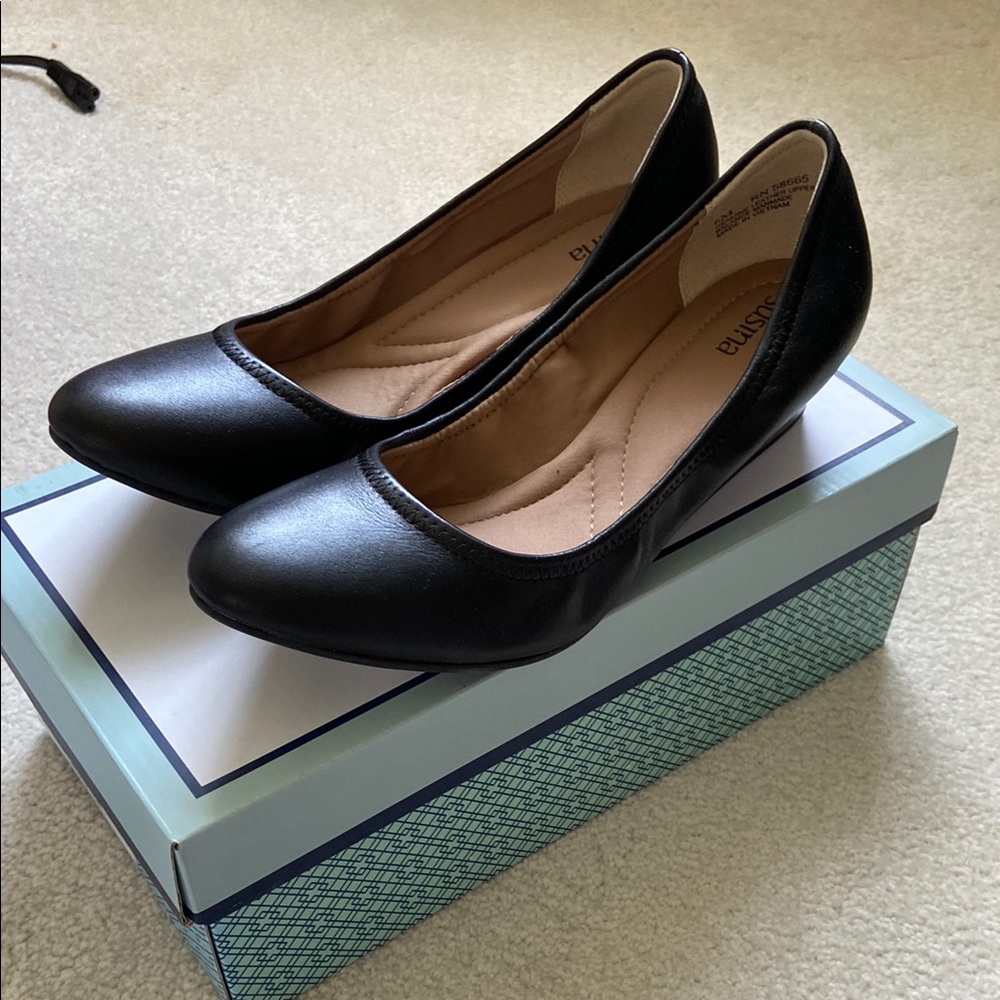 Susina Black Ballet Wedge Minimalist Design